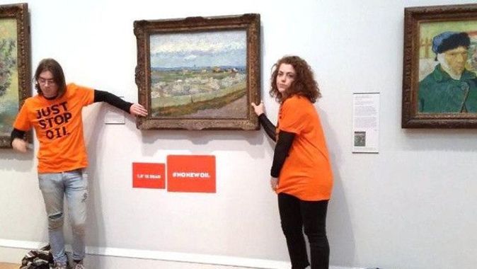 İklim aktivistleri, ellerini van Gogh tablosuna yapıştırdı