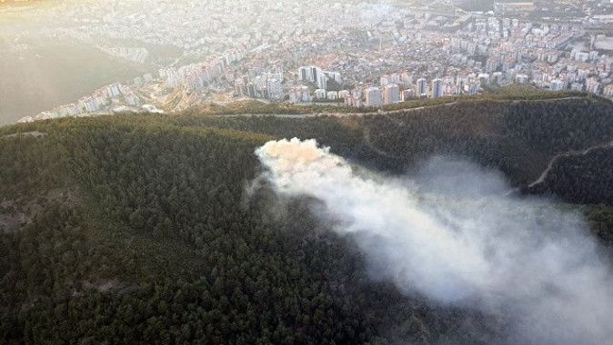 İzmir&#039;deki orman yangını, çok sayıda ekibin müdahalesi ile kontrol altına alındı