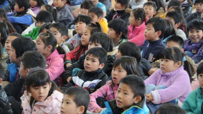 Japonya&#039;da çocukların yemekte konuşma yasağı kalktı