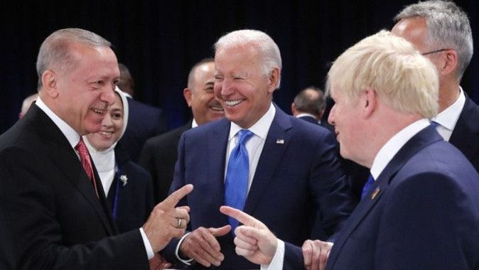 NATO Zirvesi&#039;nde güldüren diyalog: Boris&#039;ten Erdoğan&#039;a Türkçe iltifat