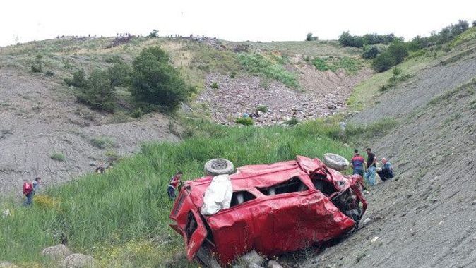 Tokat&#039;ta feci kaza! Minibüs hurdaya döndü: 4 ölü, 1 yaralı