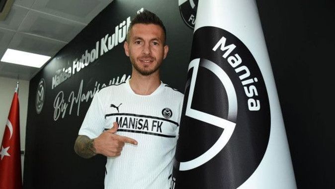 Adem Büyük Manisa FK formasıyla futbolculuğa geri döndü!