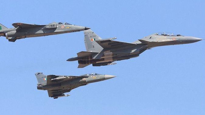 Bölgede gerginlik tırmanıyor: Çin’in savaş uçakları Hindistan sınır hattında!