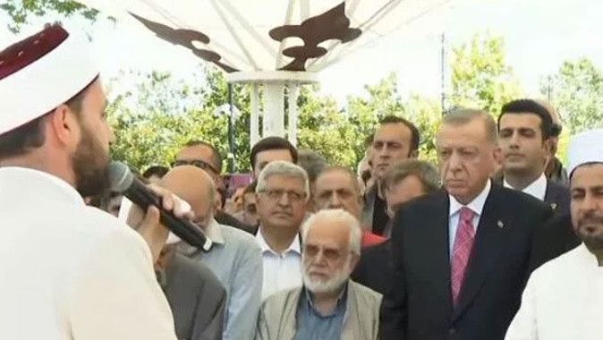 Cumhurbaşkanı Erdoğan, yazar Rıdvan Kaya&#039;nın babasının cenazesine katıldı