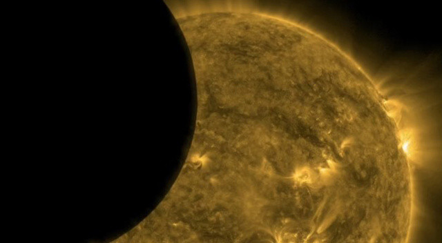 Güneş tutulmasına uzaydan bakış: Uzay aracı SDO, Ay Güneş’in önünden geçerken çekti