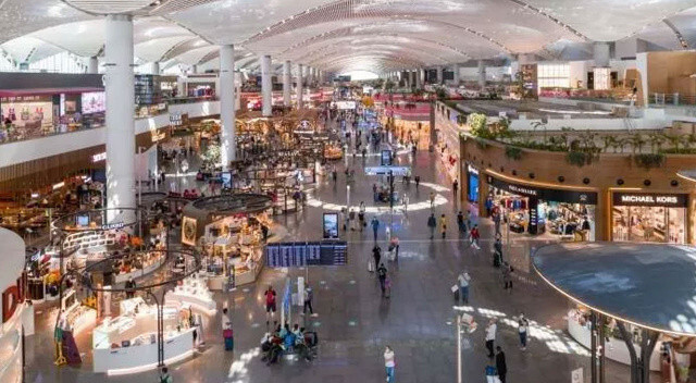 Havalimanlarında yoğunluk krizi sürüyor: İstanbul’da 1 dakika Avrupa’da 4 saat