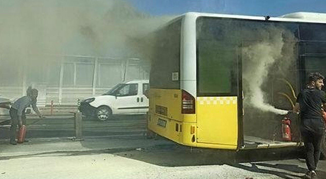 İstanbul&#039;da metrobüs yandı!