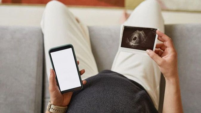 Ultrason cihazları tarihe karışacak: Posta pulu büyüklüğünde... Hamileler bebeklerini telefondan görebilecek