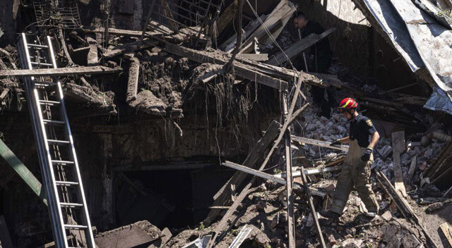 Ukrayna: Rus füzeleri Donetsk&#039;te otel vurdu: En az bir ölü, 4 yaralı