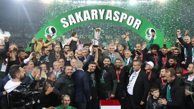 Sakaryaspor sil baştan! Şampiyon kadrodan 15 futbolcu gönderildi, 9 yeni transfer geldi