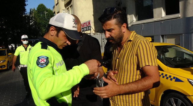 Taksim&#039;de pes dedirten anlar! Ehliyetsiz turistten polise rüşvet teklifi
