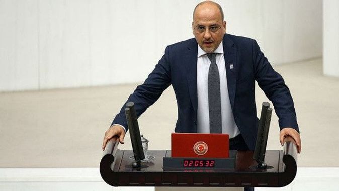 AK Parti&#039;den Ahmet Şık&#039;a 100 bin liralık tazminat davası