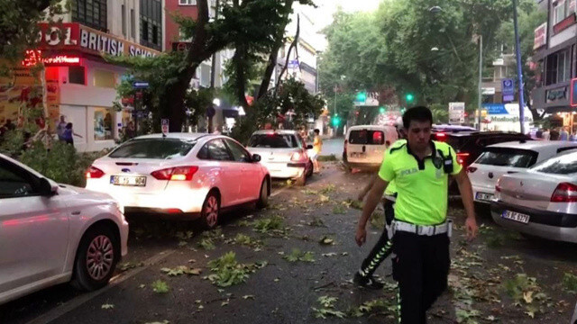 Ankara Valisi açıkladı, kuvvetli fırtınadan 1 kişi ölü 2 kişi de yaralandı