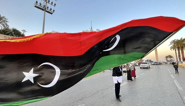 Fransa Libya&#039;yı karıştırıyor