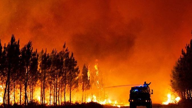 Fransa&#039;nın güneyindeki orman yangınlarında 6 bin hektar kül oldu
