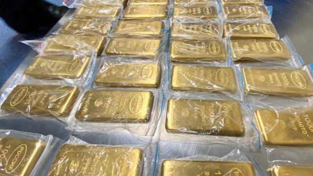 Havalimanında 225 kilo kaçak altınla yakalandılar