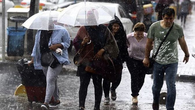 Meteoroloji İstanbul ve Ankara için saat verdi! Gök gürültülü sağanak geliyor (19 Ağustos 2022 hava durumu)
