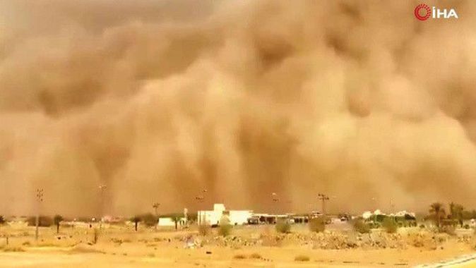Suudi Arabistan’da kum fırtınası: Yetkililerden sokağa çıkma uyarısı geldi