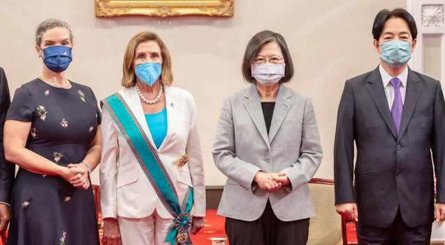 Tayvan liderinden Pelosi&#039;ye şeref madalyası: Çin’den kınama