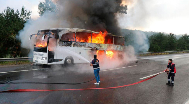 TEM&#039;de otobüs alev alev yandı: 45 yolcu son anda kurtarıldı
