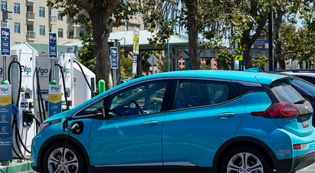 ABD’de enerji kıtlığı: Elektrikli arabaların şarj edilmesine kısıtlama getirildi