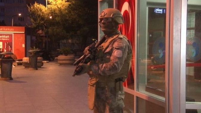 Bakırköy’de hastane önünde silahlı saldırı! 1 ölü, 2 yaralı