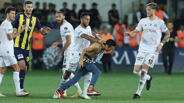 Beşiktaş, Josef de Souza&#039;nın cezasına tepkisiz kalmadı!