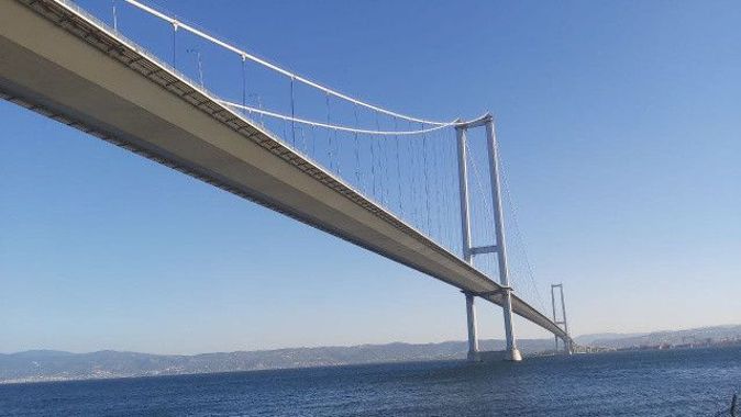 Osmangazi Köprüsü&#039;nde intihar: Arabasını durdurup denize atladı