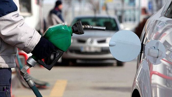 Petrol düşüşe geçti: Akaryakıta çifte indirim geliyor