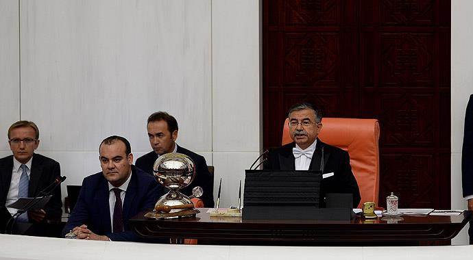 'Milletimizin bekasını her şeyin üstünde tutmalıyız'
'Milletimizin bekasını her şeyin üstünde tutmalıyız'