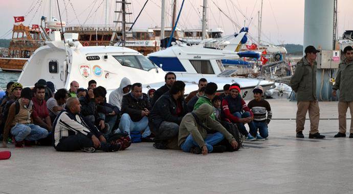 112 sığınmacı boğulmak üzereyken kurtarıldı