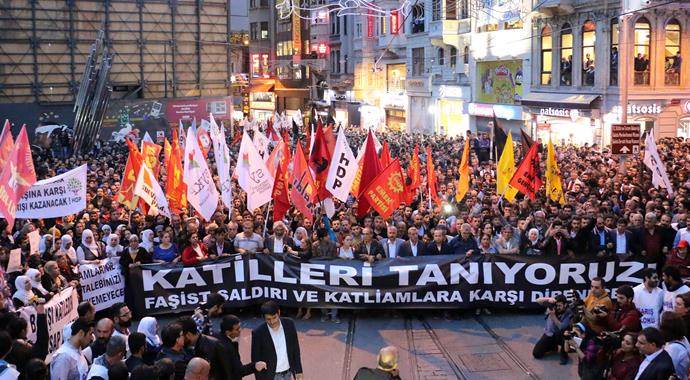 Binlerce kişi İstiklal Caddesi&#039;nde terörü lanetledi