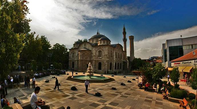 Malatya'da camiye çirkin saldırı Malatya'da camiye çirkin saldırı