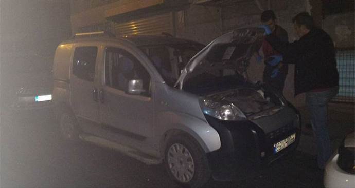 Polis oto hırsızlarını yakalamak için pusu kurdu