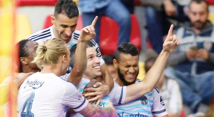Fenerbahçe'nin kötü gidişine Persie dur dedi Fenerbahçe'nin kötü gidişine Persie dur dedi