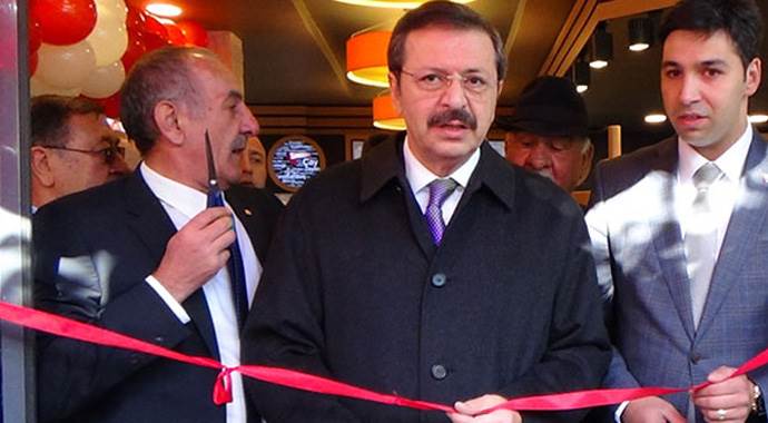 TOBB Başkanı Hisarcıklıoğlu, işyeri açılışı yaptı TOBB Başkanı Hisarcıklıoğlu, işyeri açılışı yaptı