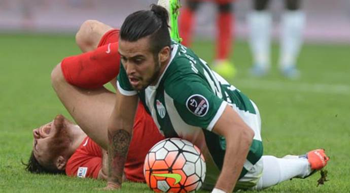 Bursaspor&#039;dan Jorquera&#039;ya 50 bin lira para cezası