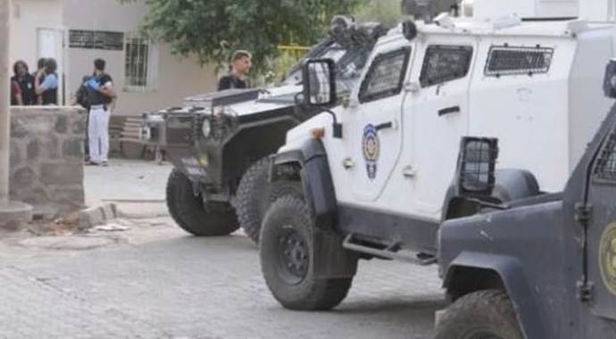 İhbar ettiler! Cizre'de çatışma çıktı
İhbar ettiler! Cizre'de çatışma çıktı