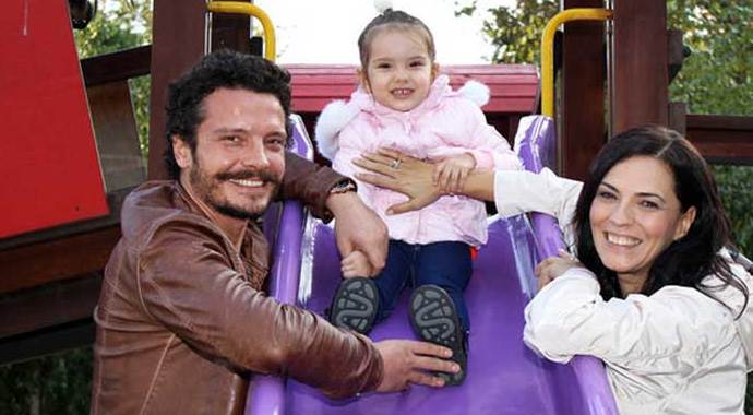 Hakan Eratik'ten, Yeşim Salkım'a teklif
Hakan Eratik'ten, Yeşim Salkım'a teklif