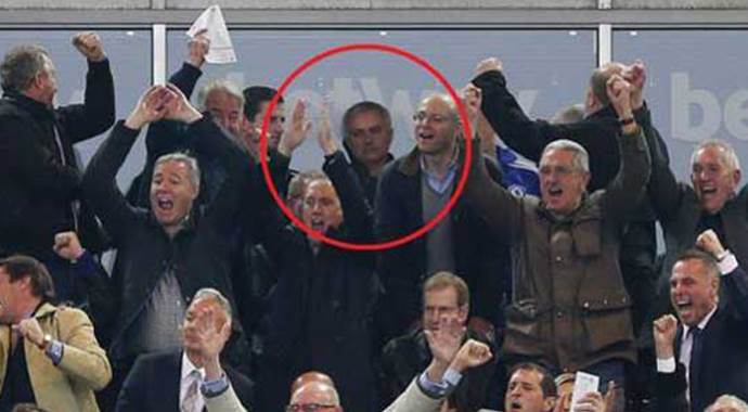 Mourinho'nun yıkıldığı an... Mourinho'nun yıkıldığı an...