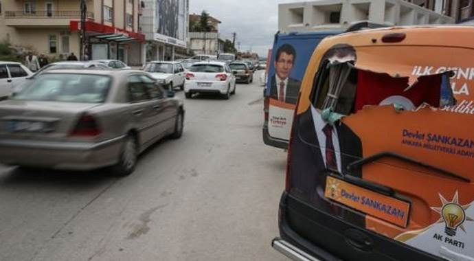 En çok saldırıya uğrayan parti AK Parti En çok saldırıya uğrayan parti AK Parti