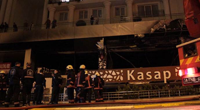 Beylikdüzü'nde iki katlı restoran kundaklandı Beylikdüzü'nde iki katlı restoran kundaklandı