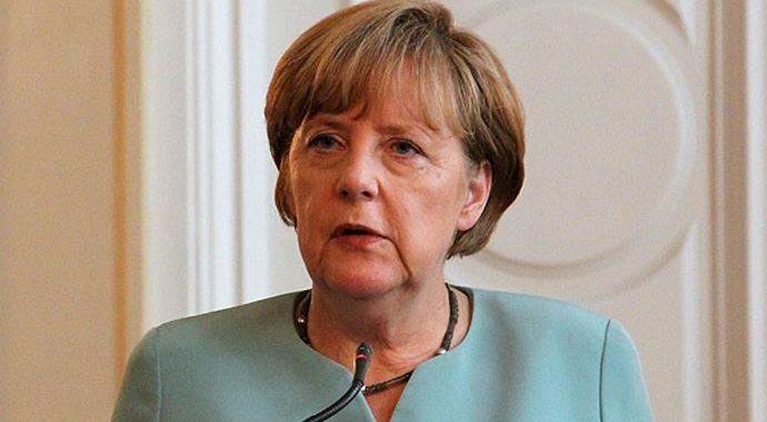 AK Parti'den Merkel'e sert cevap! AK Parti'den Merkel'e sert cevap!