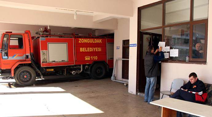 Oy kullanmak için herkes okula onlar itfaiyeye koştular