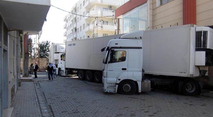 Yol kapatan teröristler polisle çatıştı! Yol kapatan teröristler polisle çatıştı!