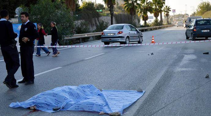 Antalya&#039;da motosiklet kazası, 1 kişi öldü