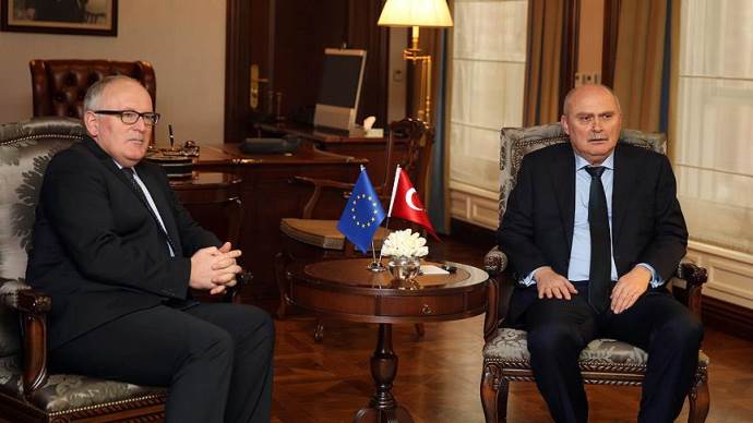 Sinirlioğlu, Timmermans'a Türkiye'nin görüşlerini iletti
Sinirlioğlu, Timmermans'a Türkiye'nin görüşlerini iletti