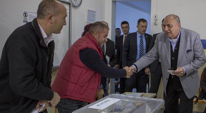 Türkeş'in oy kullandığı sandıktan CHP çıktı Türkeş'in oy kullandığı sandıktan CHP çıktı