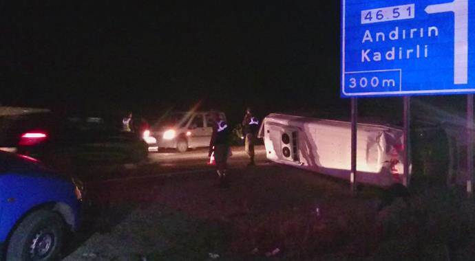 Kahramanmaraş'ta yolcu otobüsü devrildi Kahramanmaraş'ta yolcu otobüsü devrildi