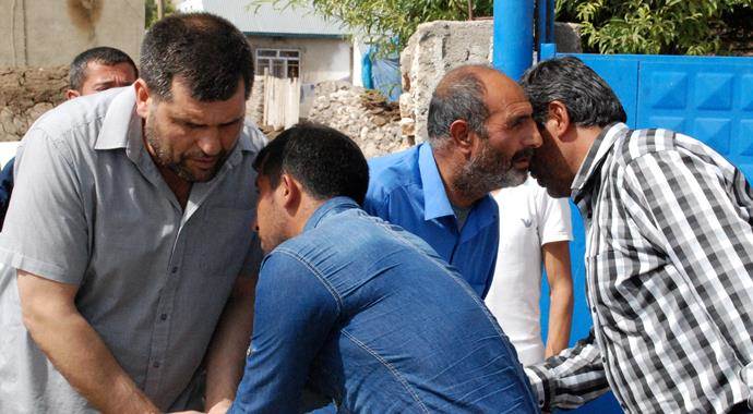 Şehit ve terörist babaları 'taziyede' bir arada Şehit ve terörist babaları 'taziyede' bir arada